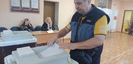 В Ельце идёт второй день голосования по двум одномандатным округам. А что неделю не сделали голосование?