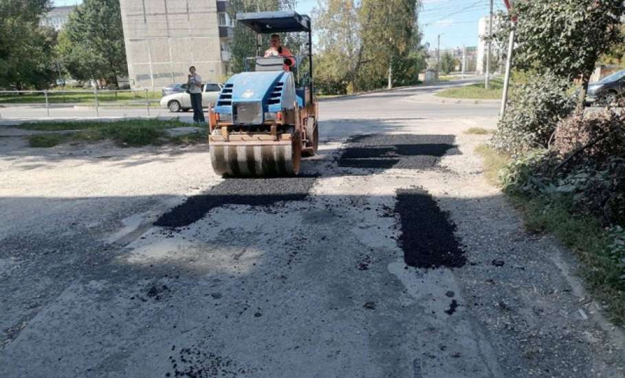 Сотрудники МБУ «Благоустройство» произвели отсыпку срезкой участка дороги на переулке Майском