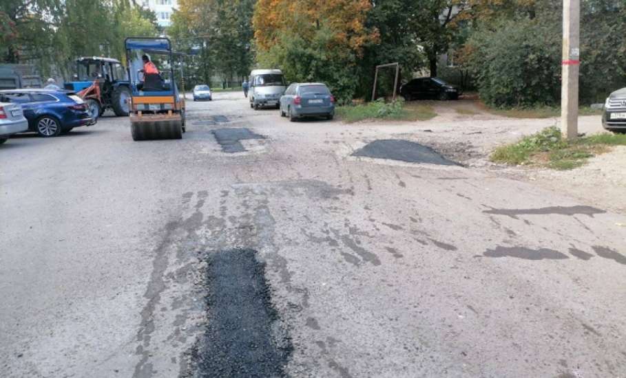 Сотрудники МБУ «Благоустройство» произвели отсыпку срезкой участка дороги на переулке Майском