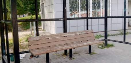 Ремонт остановочных павильонов в Ельце продолжается