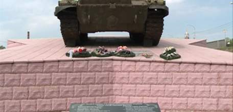 У памятника 150-й отдельной танковой бригаде состоялось открытие мемориальной доски памяти бойцов, павших  в Елецкой наступательной операции