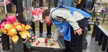 На Аллее Славы города Ельца состоялся очередной субботник