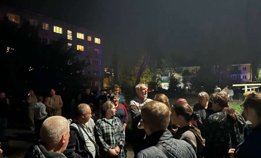 Пожарные в Ельце продолжают тушение огня.Осуществляется проливка конструкции здания!
