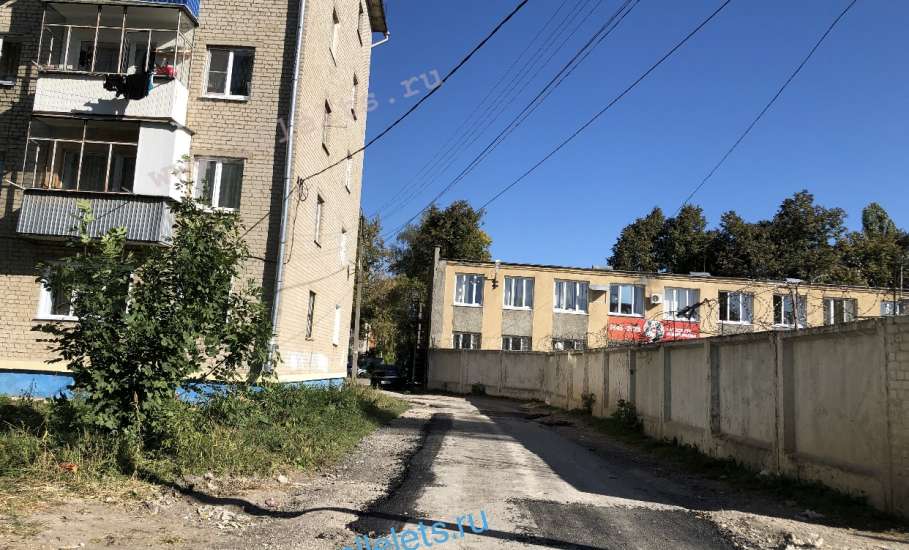 Благодарим главу города Ельца Вячеслава Жабина от многих жителей за ремонт дворового проезда по улице Коммунаров!