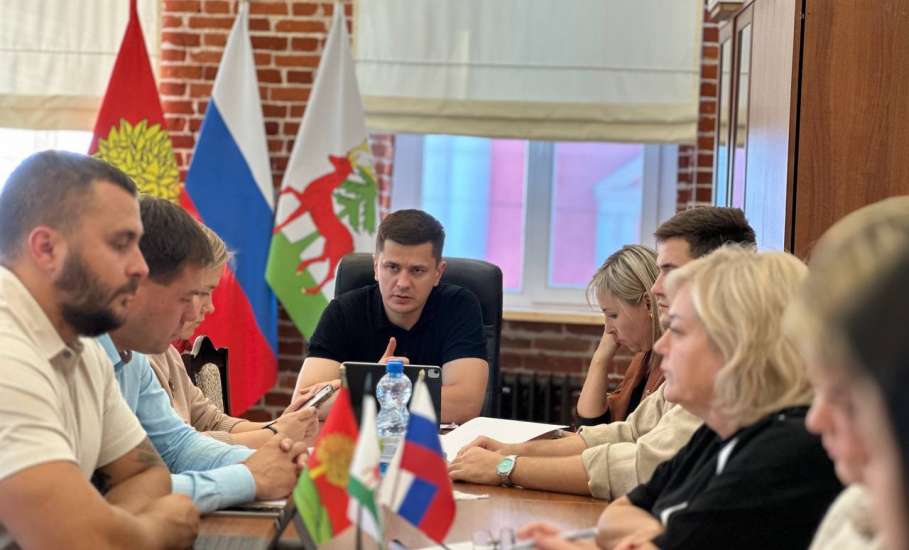 Вчера вечером в Ельце произошел пожар в пятиэтажном доме п. Строитель. Сегодня по этому поводу с коллегами провели оперштаб