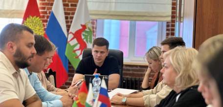 Вчера вечером в Ельце произошел пожар в пятиэтажном доме п. Строитель. Сегодня по этому поводу с коллегами провели оперштаб