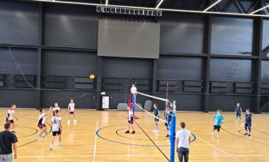 20-21 сентября во Дворце спорта им. А.Петрова прошло открытое первенство спортивной школы №1 по волейболу