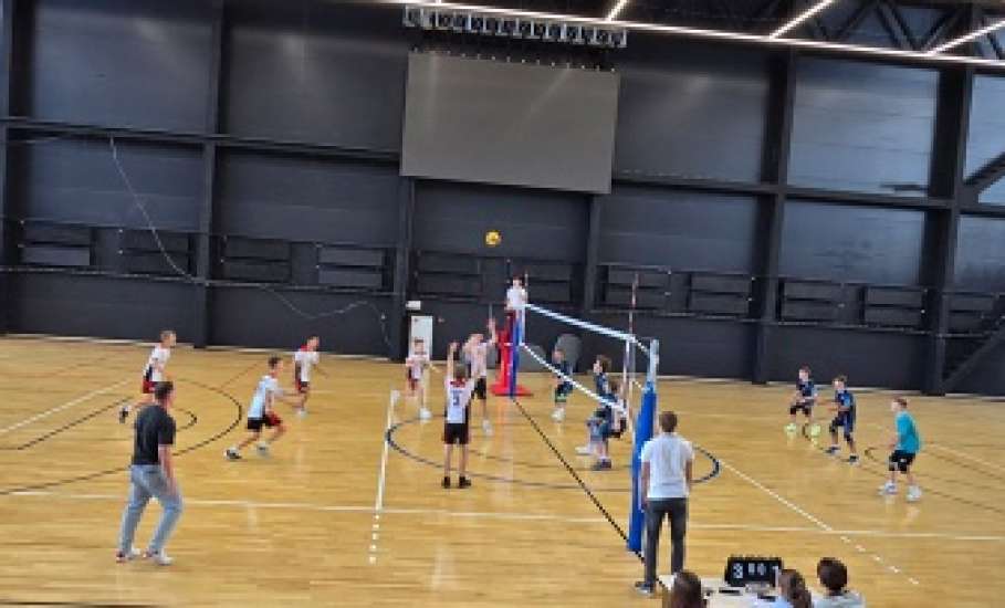 20-21 сентября во Дворце спорта им. А.Петрова прошло открытое первенство спортивной школы №1 по волейболу
