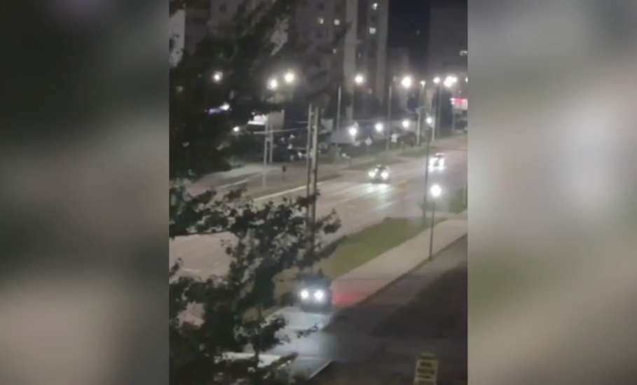 ЧП в Ельце! Вчера в городе неизвестные ездили по тротуарам и стреляли!