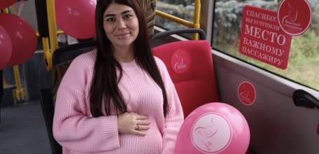 Розовые места для беременных  появились в автобусах Ельца