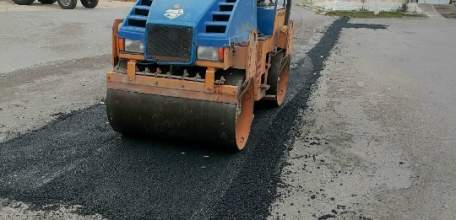 В Ельце продолжают заделывать ямы с помощью «ямочного ремонта»