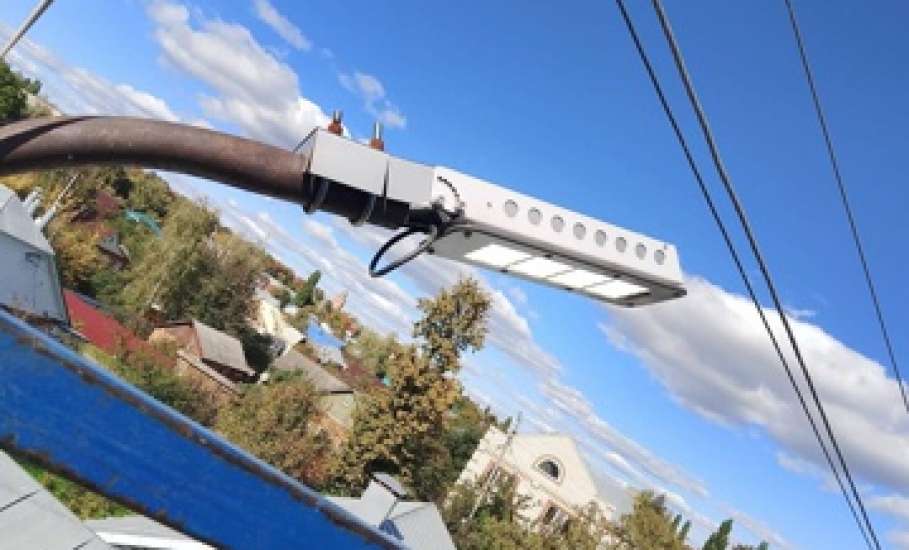 В Ельце активно восстанавливают уличное освещение