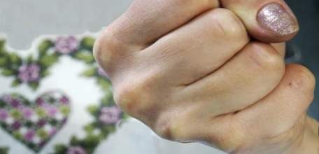 Обвинившая своего бывшего в изнасиловании 37-летняя женщина оштрафована на 100 000 рублей!