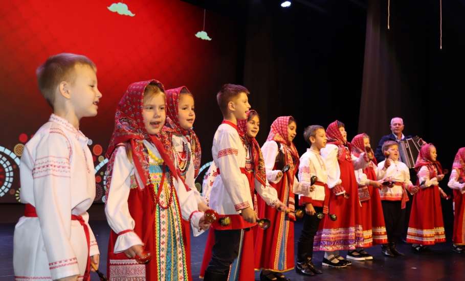 В Елецком районе заранее отпраздновали День учителя!