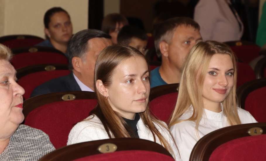 В Елецком районе заранее отпраздновали День учителя!