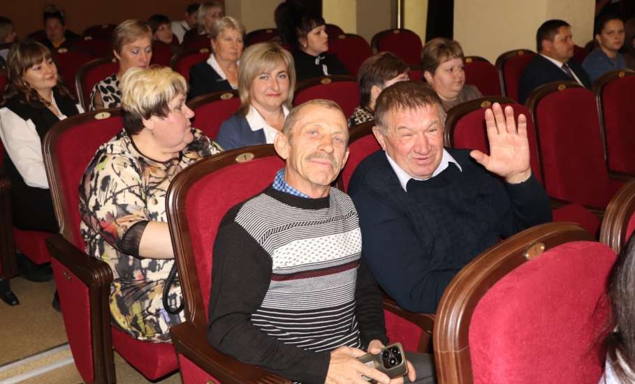В Елецком районе заранее отпраздновали День учителя!