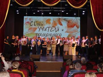 В Елецком районе заранее отпраздновали День учителя!