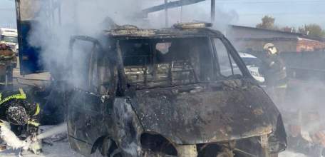Сегодня утром в Ельце загорелась «Газель»! И сгорела до тла!