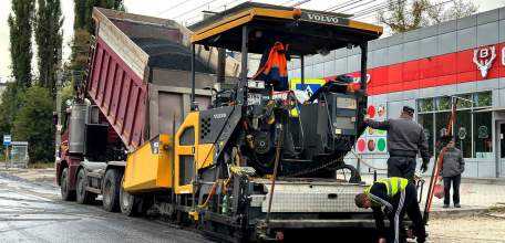 Вячеслав Жабин: «Подрядчик приступил к укладке асфальта на улице Пушкина«