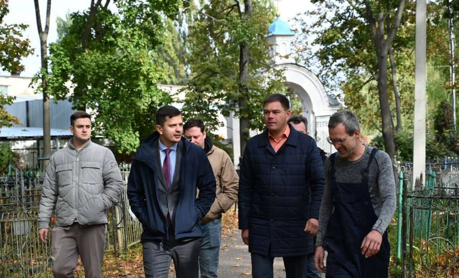 Вячеслав Жабин: «Проверил ход работ по спилу аварийных деревьев на старом городском кладбище»