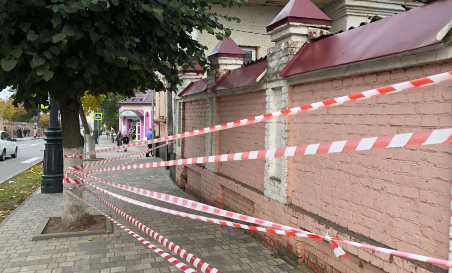 ‼️Рассыпающаяся и падающая на головы прохожих старина Ельца!