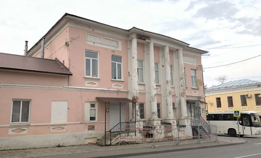‼️Рассыпающаяся и падающая на головы прохожих старина Ельца!