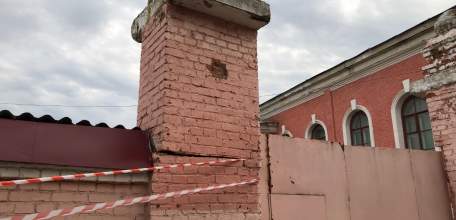 ‼️Рассыпающаяся и падающая на головы прохожих старина Ельца!