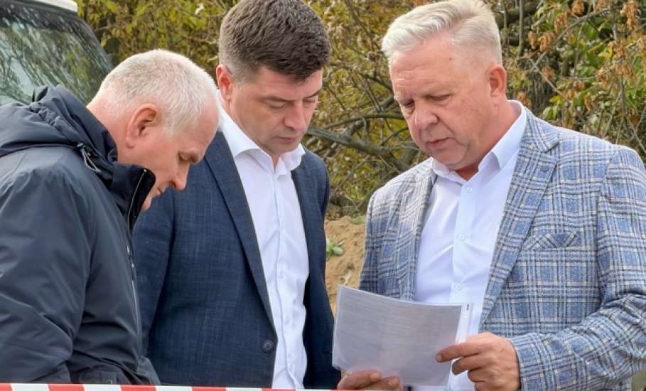 Роман Петрухин: «Вместе с министром ЖКХ Липецкой области Никитой Путилиным провёл выездное совещание в Елецком районе«