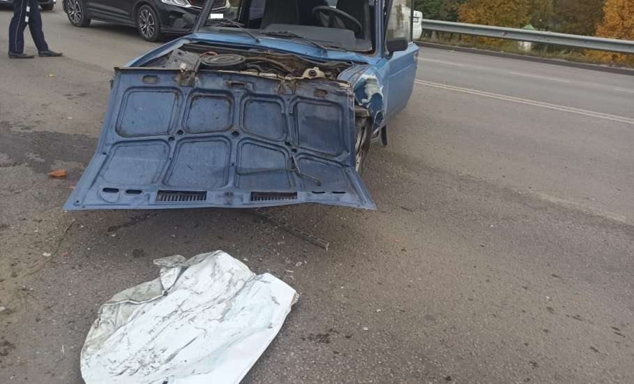 В результате ДТП в Ельце водитель автомобиля «Ваз 21074» госпитализирован