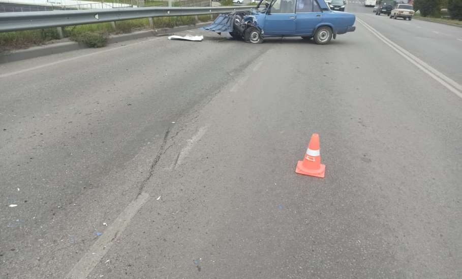 В результате ДТП в Ельце водитель автомобиля «Ваз 21074» госпитализирован