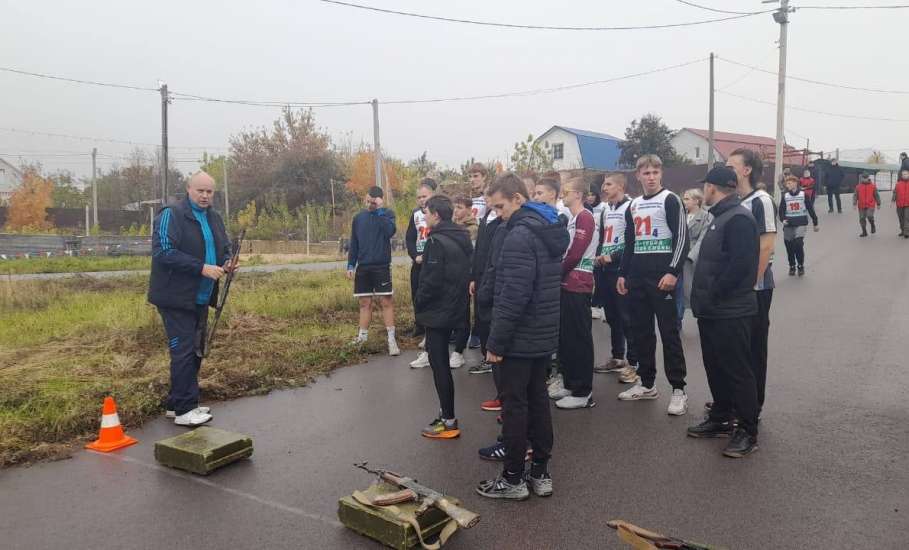 На городской лыжной базе стартовал военизированный кросс, посвященный 18-й годовщине присвоения Ельцу почетного звания «Город воинской славы»