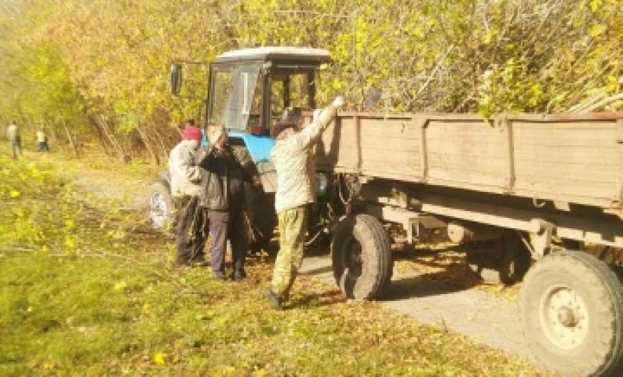 Сотрудники МУП «Елец-Сервис» продолжают работы по благоустройству города