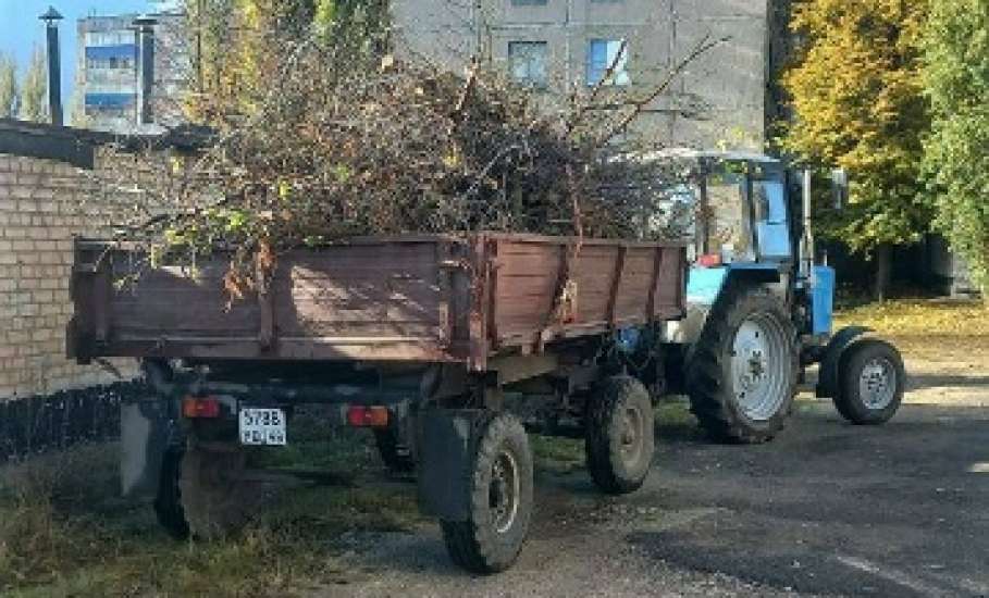 Сотрудники МУП «Елец-Сервис» продолжают работы по благоустройству города