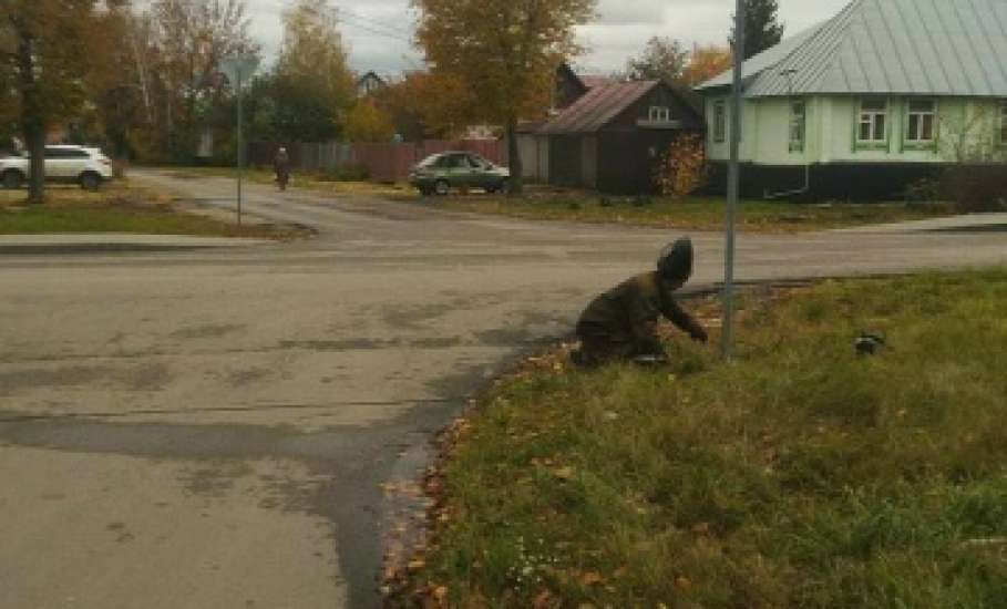 Сотрудники МУП «Елец-Сервис» продолжают работы по благоустройству города
