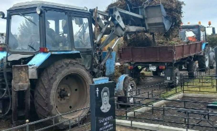 Сотрудники МУП «Елец-Сервис» продолжают работы по благоустройству города