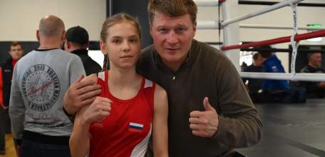 Чемпион мира по боксу, олимпийский чемпион Александр Поветкин посетил город Елец