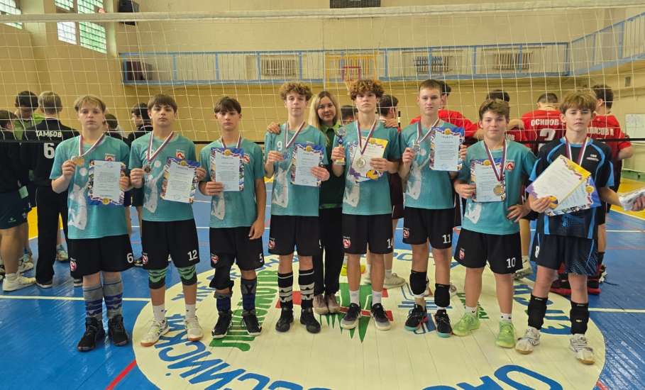 17-19 октября в спортивном комплексе "Локомотив" города Ельца прошло Первенство СШ №1 по волейболу