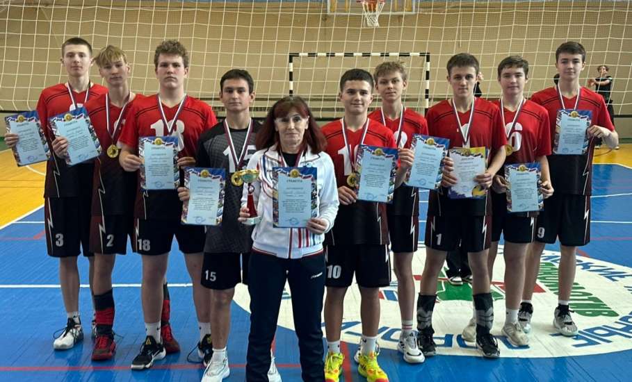 17-19 октября в спортивном комплексе "Локомотив" города Ельца прошло Первенство СШ №1 по волейболу