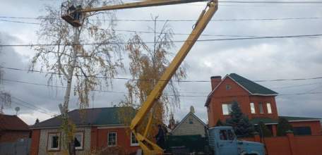 Сотрудники МУП «Елец-Сервис» продолжают работы по благоустройству города