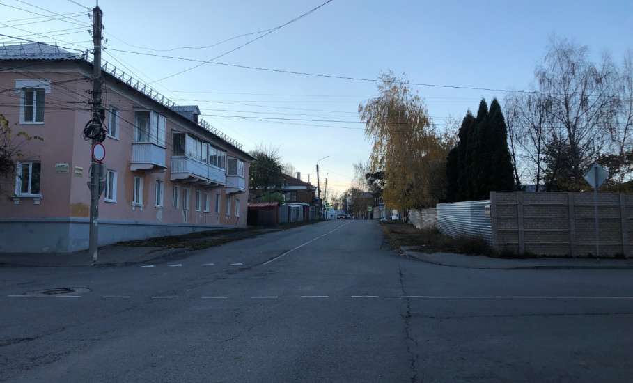Жители Ельца ежегодно просят сделать тротуары по улице Профсоюзной в Ельце!
