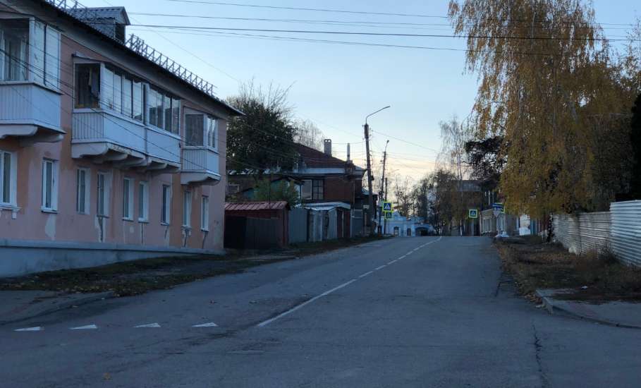 Жители Ельца ежегодно просят сделать тротуары по улице Профсоюзной в Ельце!