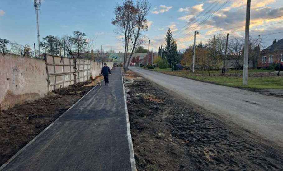 Вот оно счастье: новый тротуар на улице Заслонова в Ельце готов!