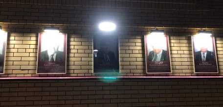 Опять куролесят вандалы в сквере Хренникова в Ельце?!