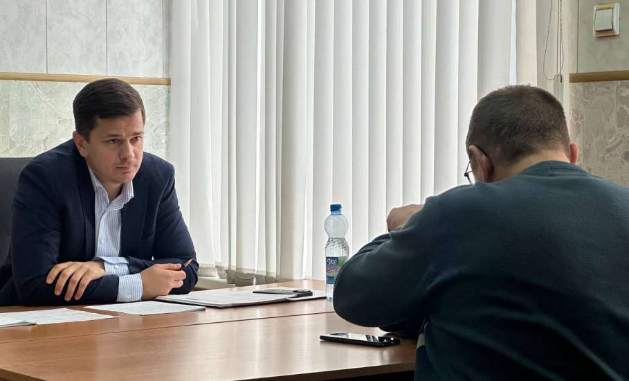 Вячеслав Жабин: «Асфальтирование дороги в мкр. Чёрная Слобода и законность проезда по улице Колхозной, конфликт между соседями, обсудили на встрече»