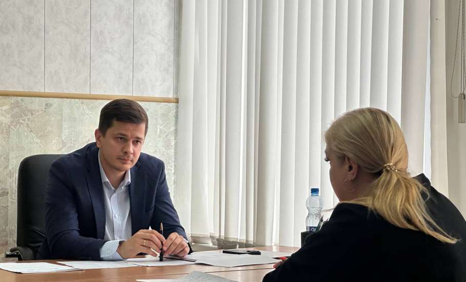 Вячеслав Жабин: «Асфальтирование дороги в мкр. Чёрная Слобода и законность проезда по улице Колхозной, конфликт между соседями, обсудили на встрече»