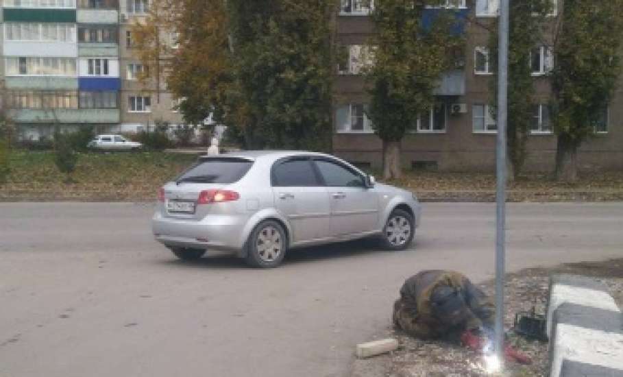 Сотрудники МУП «Елец-Сервис» продолжают работы по благоустройству города
