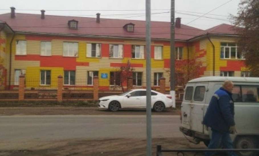 Сотрудники МУП «Елец-Сервис» продолжают работы по благоустройству города