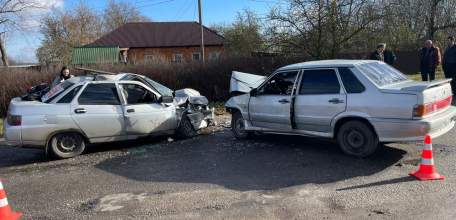В Измалково в столкновении двух ВАЗов пострадали оба водителя