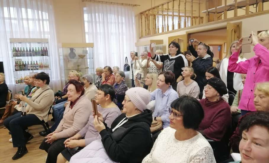 Литературно-музыкальный вечер, посвящённый 130-летию Сергея Есенина прошёл в Ельце