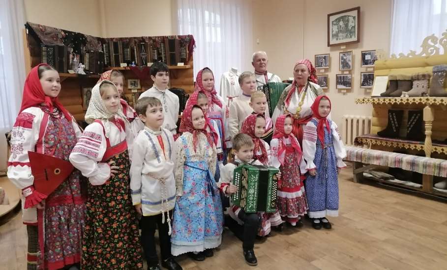 Литературно-музыкальный вечер, посвящённый 130-летию Сергея Есенина прошёл в Ельце